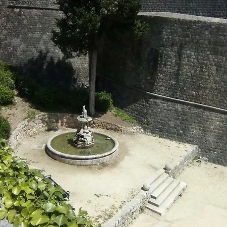 Center Old Town شقة *